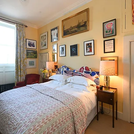 Chapel Flat - Uk42251 *